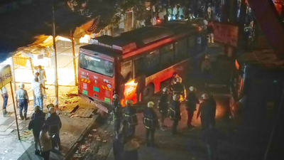 A bus hit pedestrians in mumbai toi photo.jpg