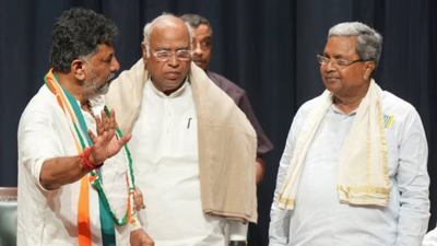 Congress president mallikarjun kharge with karnataka cm siddaramaiah and dk shivakumar pti file photo.jpg