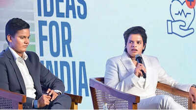 Deepti sharma shafali verma.jpg