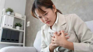 Heart attack warns 10 years before how early blood pressure changes reveal signs to reduce long term cardiovascular risk.jpg