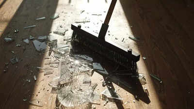 How to clean glass properly without leaving sharp fragments behind.jpg