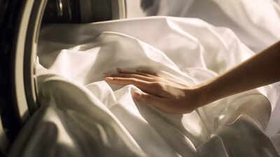 How to make white clothes look brand new again using simple home methods.jpg