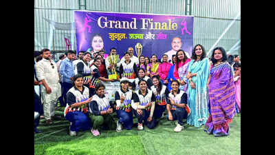 Policy experts say freebies on poll pitch signal voters treatment as consumers.jpg