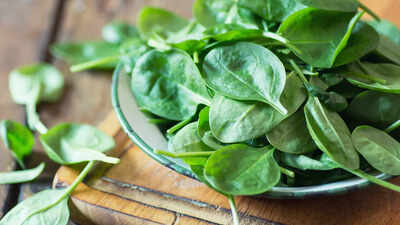 Raw vs cooked spinach which form actually delivers adequate iron to your body.jpg