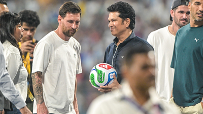 Sachin tendulkar and lionel messi.jpg