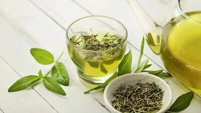 When should you drink green tea morning or evening science has an answer.jpg