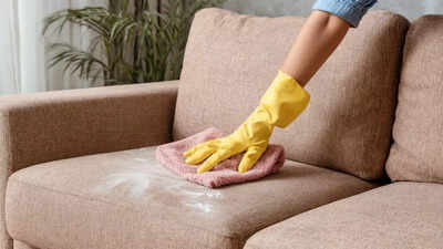 Dont want to use harsh chemicals to clean your couch heres a trick to clean it naturally.jpg