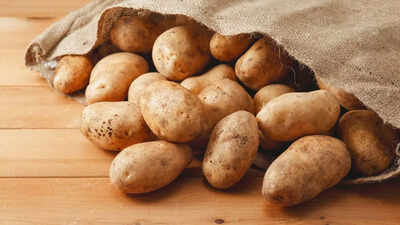 How to tell if a potato is natural or chemically treated using simple home checks.jpg