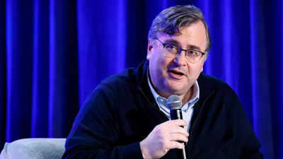 Linkedin founder reid hoffman warns silicon valley companies you are blind on software and ai and missing the big .jpg