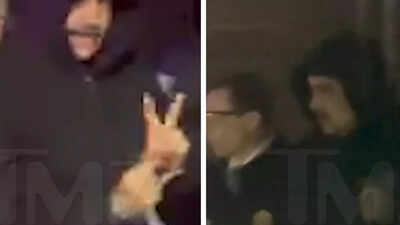 Maduro flashes peace sign.jpg