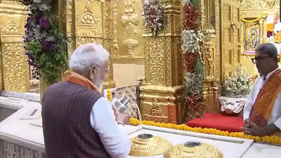 Pm modi in somnath.jpg