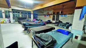 The stated capacity of this shelter at commercial building motia khan is 540 toi found just 15 beds here.jpg