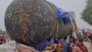 Worlds largest shivling arrives in bihar after a 2500 km journey set for installation at virat ramayan mandir this month.jpg