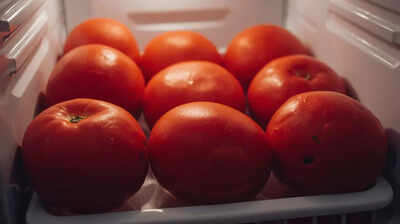 You should never store tomatoes in the fridge and reason might surprise you.jpg
