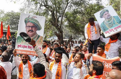 Bjp activists protest in pune.jpg