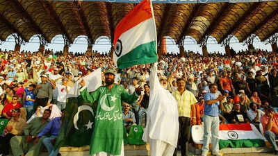 Ind pak fans 0202 s.jpg