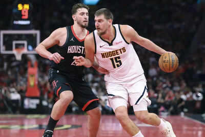 Denver nuggets center nikola jokic 15 controls the ball as houston rockets center alperen sengun 28 defends.jpg