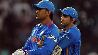 Dhoni gambhir 0912 pti.jpg