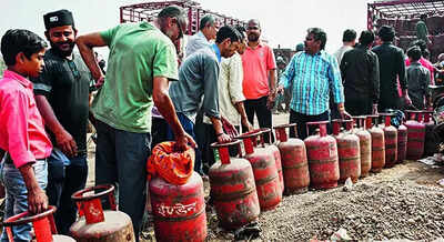 Dont rush book lpg cylinders delivery in 25 days says govt.jpg