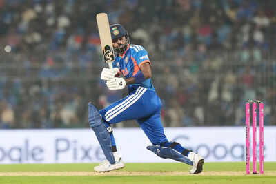 India crushes zimbabwe to revive t20 world cup hopes unbeaten south africa advances to semifinals.jpg