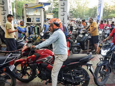 Petrol diesel prices stay unchanged as excise cut cushions omc losses says government.jpg