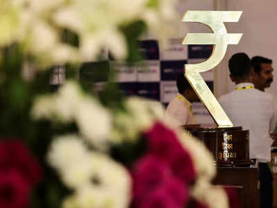 Rupee likely to bounce back in second half of next fiscal despite current weakness sbi report.jpg