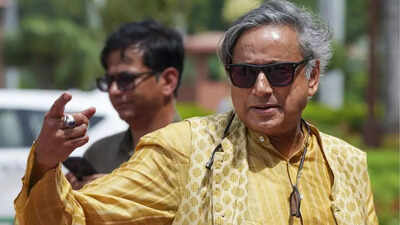 Tharoor yellow.jpg
