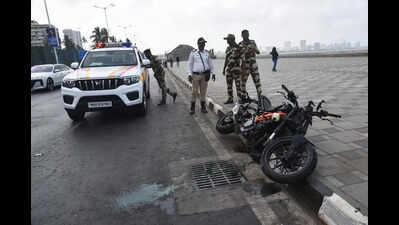 2 teens speeding on bike crash into elderly morning walker on mumbais marine drive all 3 dead.jpg