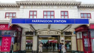 39gas leak39 closes london39s farringdon station few passengers 39feeling unwell39.jpg