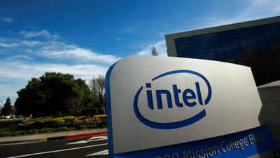 Intel is the hottest technology stock right now has added more than 100 billion to market value in less than 10 days.jpg
