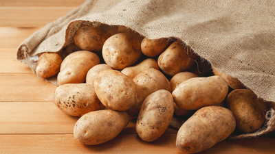 Keep potatoes fresh without a fridge try this easy cardboard box method.jpg