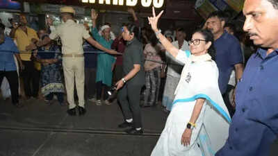 Mamata banerjee slams pm over ganga ride cites polluted yamuna.jpg