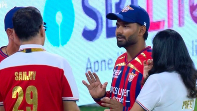 Rishabh pant and sanjiv goenka.jpg