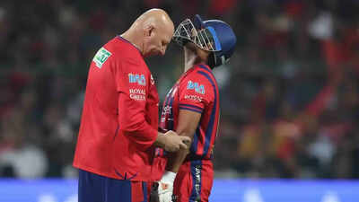 Rishabh pant in pain bcci photo.jpg