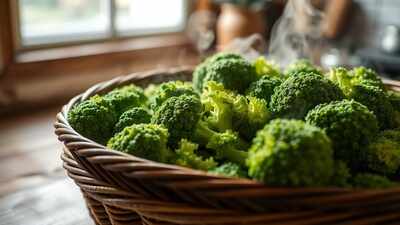 Steaming green broccoli florets.jpg