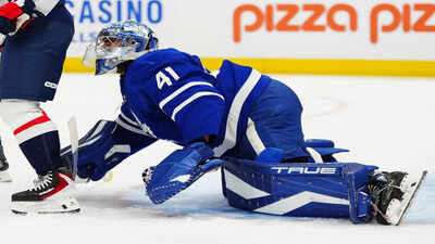 Stolarz departs maple leafs game against capitals with lower body injury.jpg