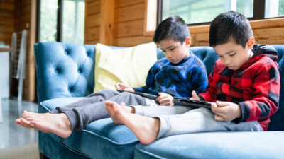 Too much screen time in kids may look like autism doctors explain why.jpg