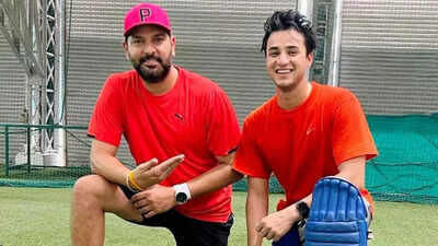 Yuvraj singh and abhishek sharma.jpg