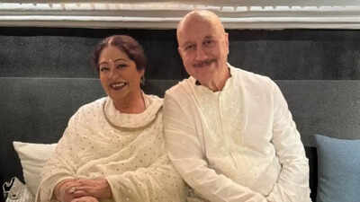 Anupam kirron.jpg