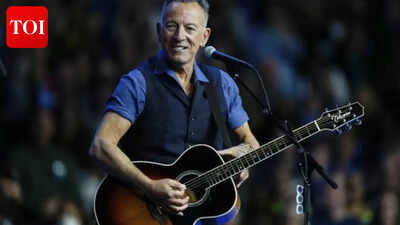 Bruce springsteen urges fans to let em hear you in the fin white house during dc concert.jpg