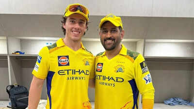 Dewald brevis with ms dhoni dewald brevis39s instagram.jpg