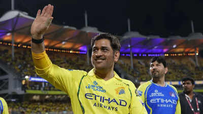 Dhoni 2005 csk.jpg