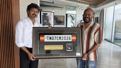 Goat director venkat prabhu gifts cm vijay the iconic tn07 cm 2026 number plate.jpg