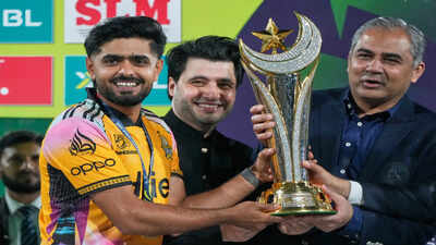 Hardie stars with ball and bat to lead peshawar to first psl cricket title since 2017.jpg
