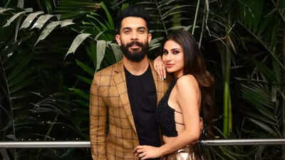 Mouni suraj 1.jpg