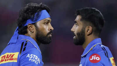 Pandya bumrah 2905 bcci.jpg