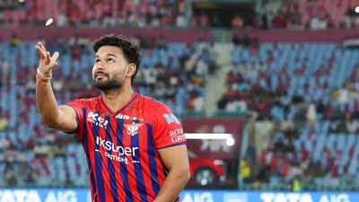 Pant toss 2305 ipl.jpg