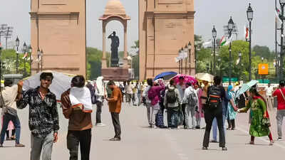 People protecting themselves from extreme heat.jpg