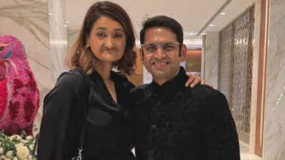 Sharib hashmi with wife 2.jpg