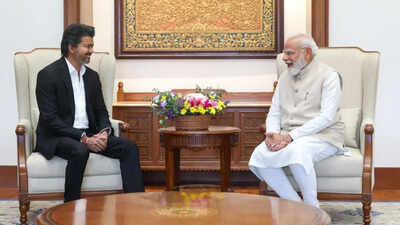 Vijay called on modi for the first time after becoming cm at this office in delhi and submitted a memorandum on various state issues.jpg